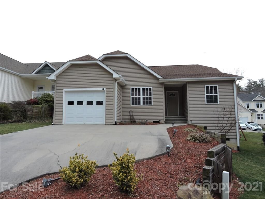 Property Photo: 51 Woodcreek Circle NC 28778