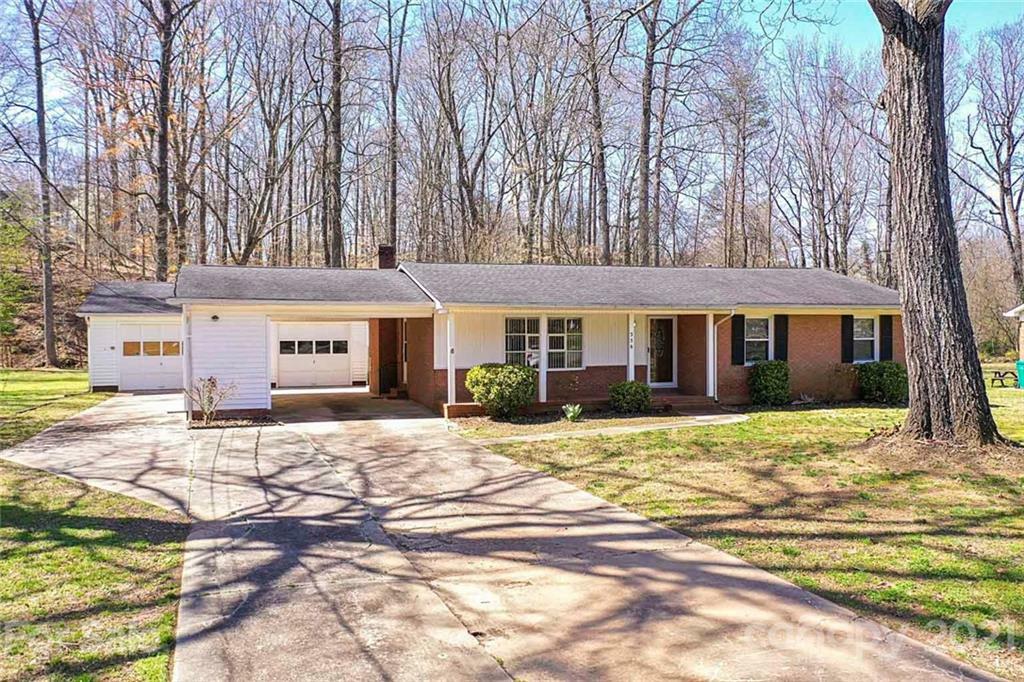 Property Photo:  338 Brookwood Drive  NC 28146 