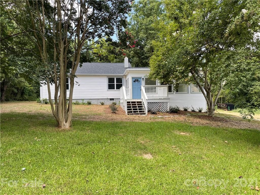 Property Photo: 1215 Summerville Road NC 28214