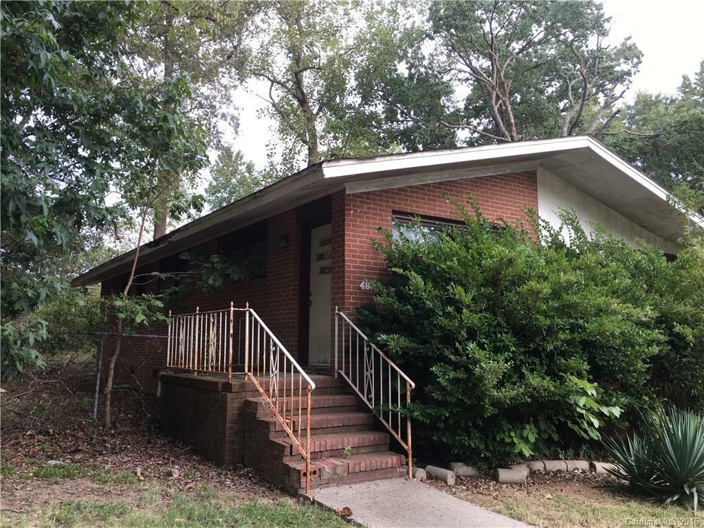 Property Photo: 4821 Thornwood Road NC 28213