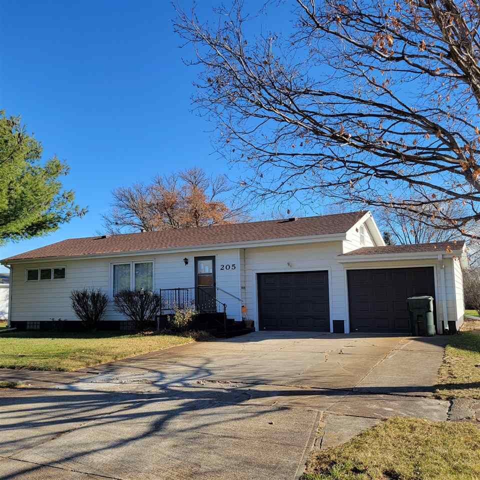 Property Photo: 205 S Boxelder NE 68701