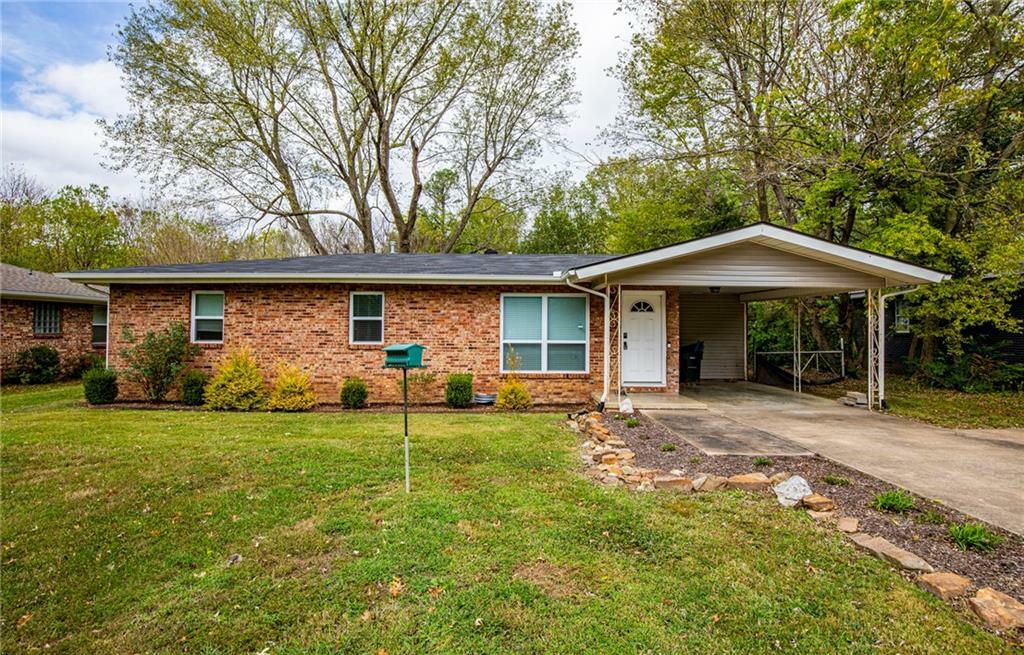 Property Photo: 2216 W Ora Drive AR 72701