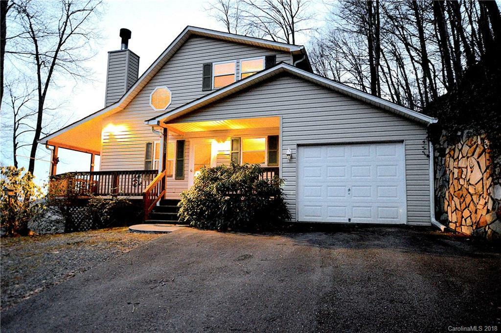 Property Photo: 820 Creekside Drive NC 28751