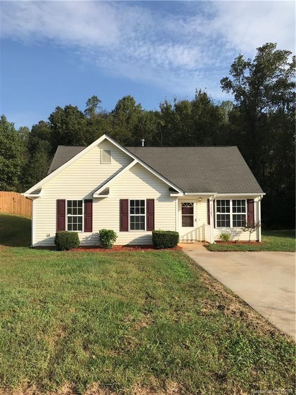 Property Photo:  11103 Olde English Drive  NC 28216 