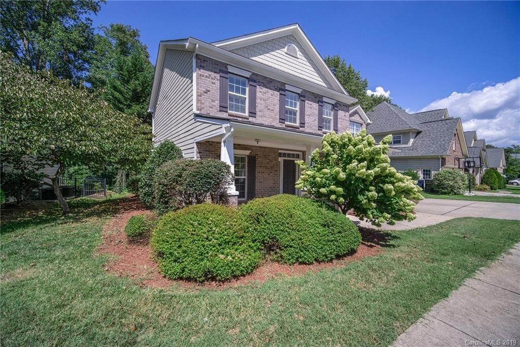 Property Photo:  20109 Coachmans Wood Lane  NC 28031 