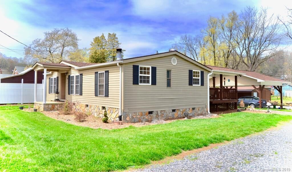 Property Photo:  29 East Mitchell St  NC 28762