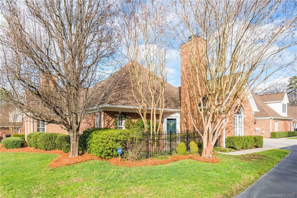 Property Photo:  7504 Hurstbourne Green Drive  NC 28277 