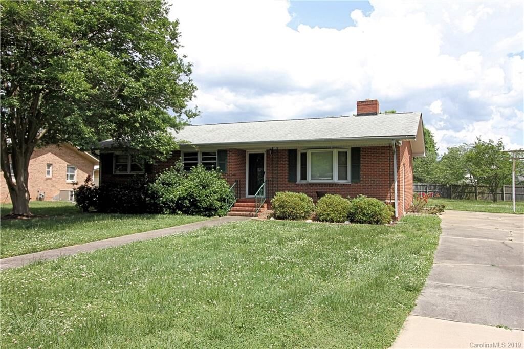 Property Photo: 206 Franklin Street NC 28134