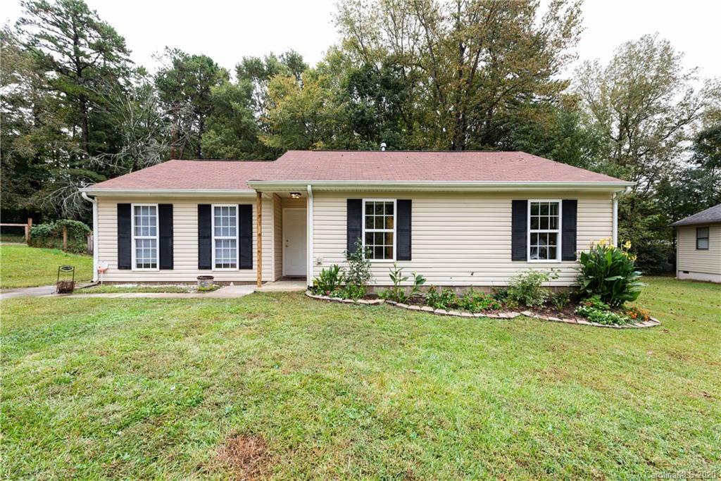 Property Photo: 6421 Burning Bush Court NC 28227
