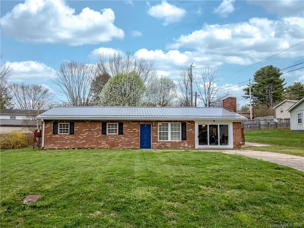 Property Photo: 30 Meadow Road NC 28721