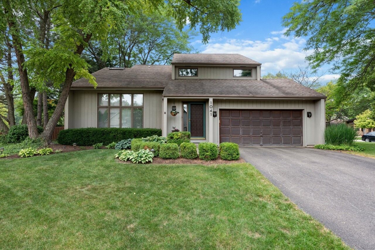Property Photo:  1041 Buckingham Drive  IL 60563 