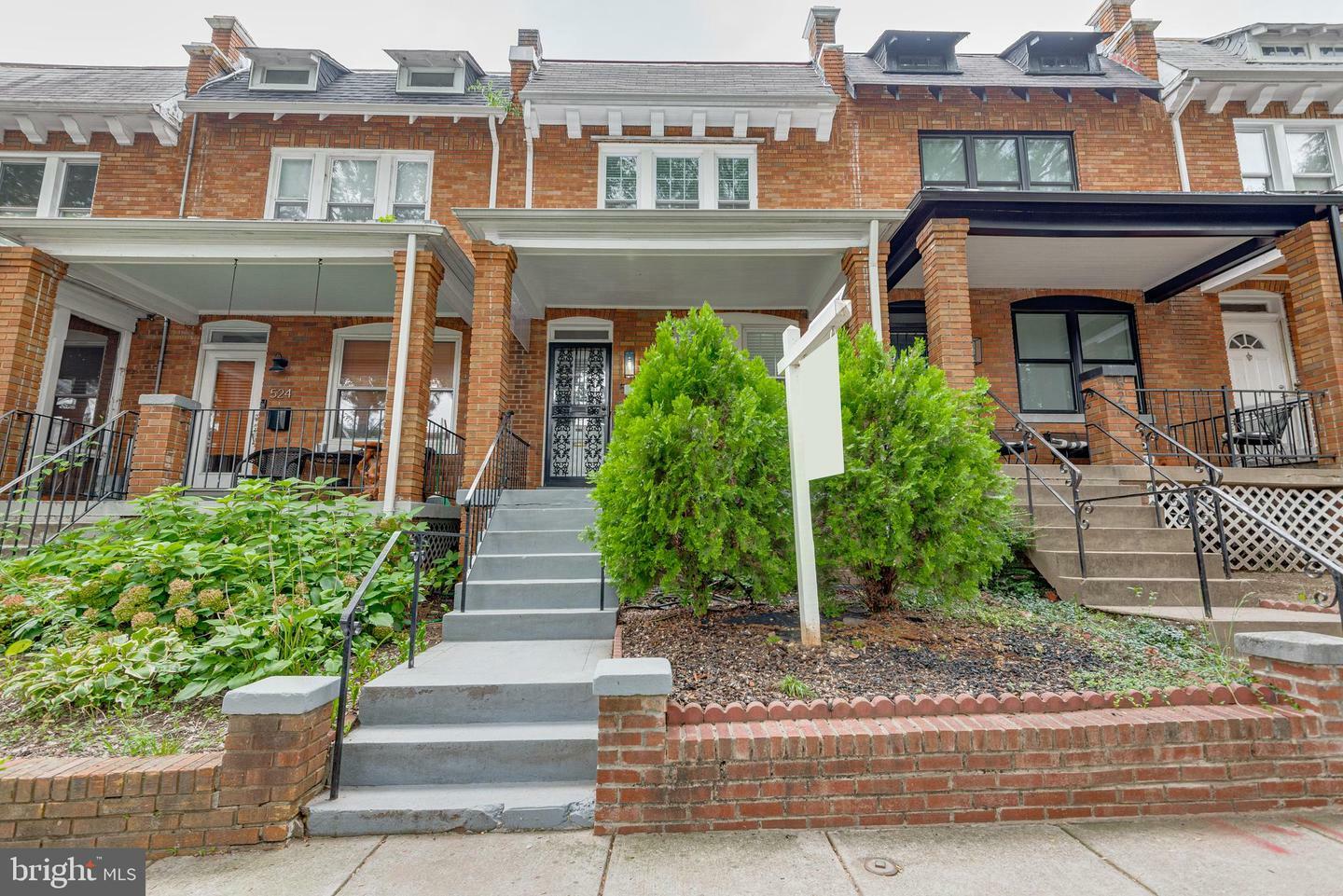 Property Photo:  526 23rd Place NE  DC 20002 