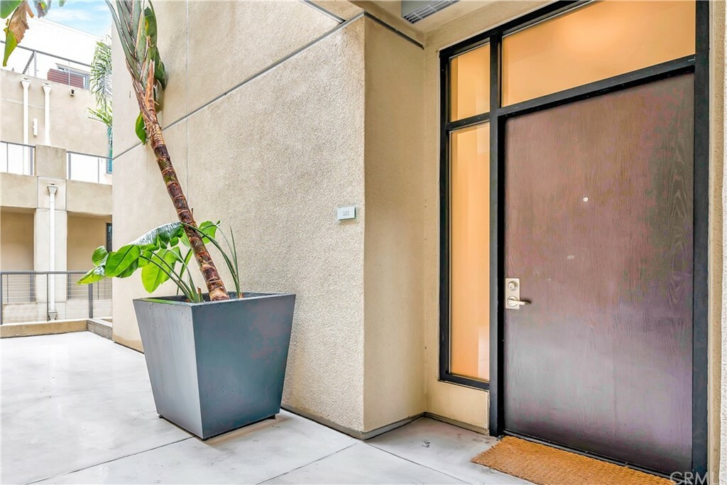 Property Photo: 133 The Promenade N 325 CA 90802