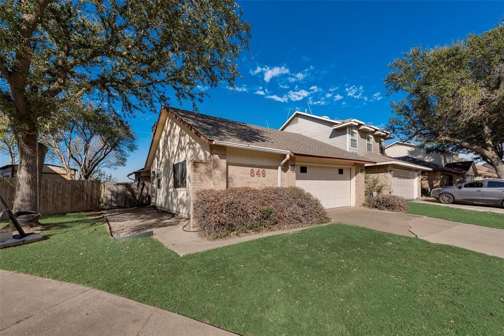 Property Photo:  849 Via Madonna  TX 75150 