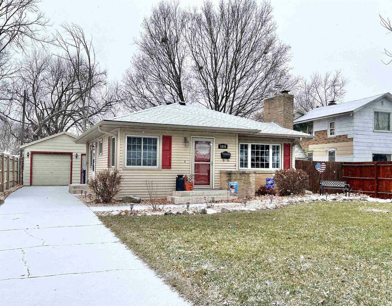 Property Photo: 1616 South Oakhill Ave WI 53546