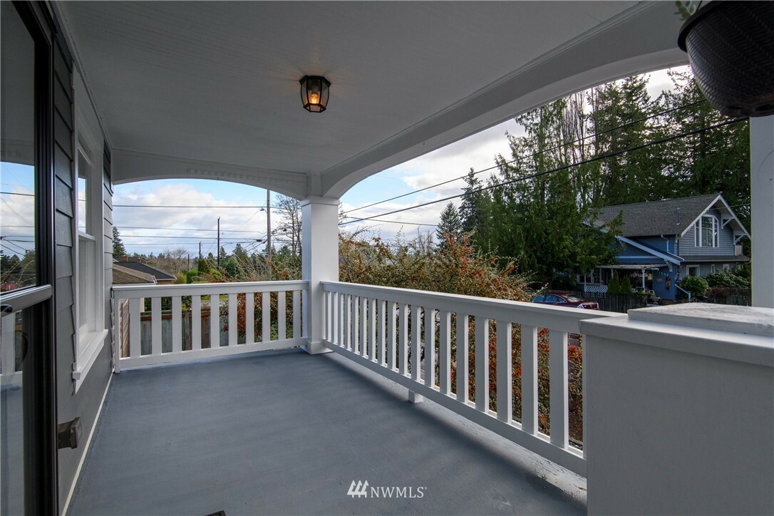 Property Photo: 618 N 117th Street WA 98133