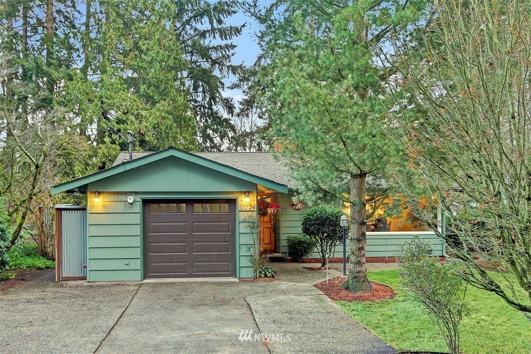 Property Photo: 13734 25th Avenue NE WA 98125
