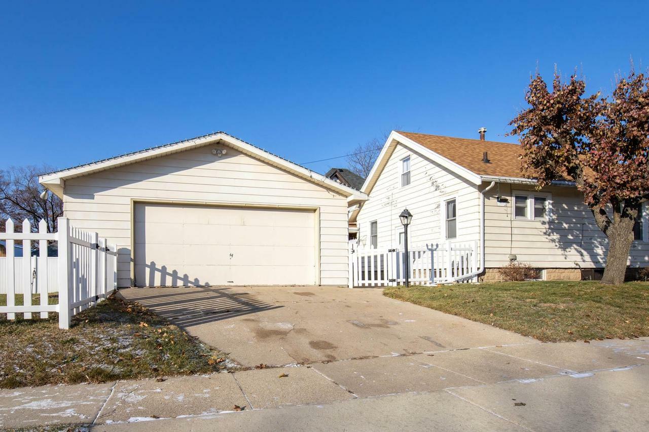 Property Photo:  1502 West Grand Ave  WI 53511 