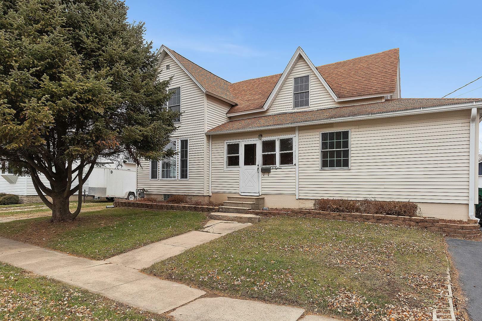 Property Photo:  618 South Avenue  IL 60178 