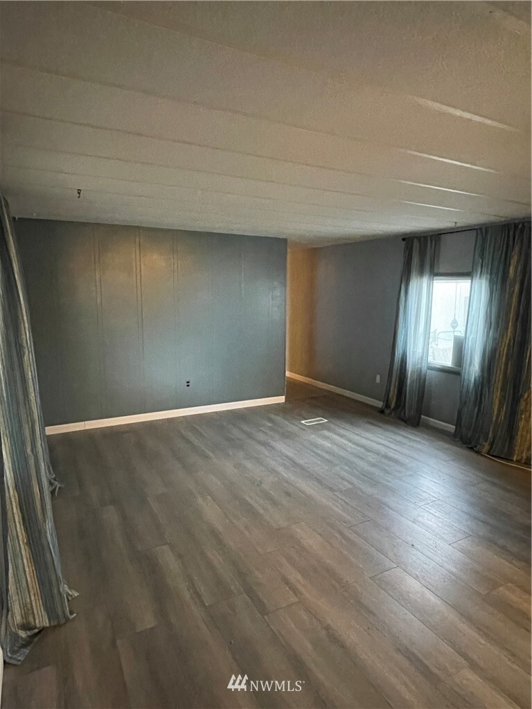 Property Photo: 2219 E Isaacs Avenue 21 WA 99362