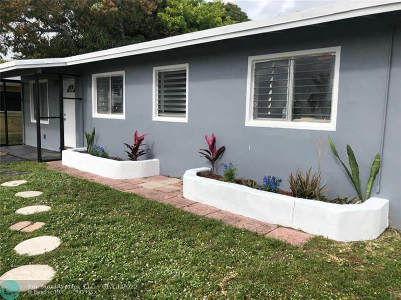 Property Photo:  1629 NW 15th Ct  FL 33311 