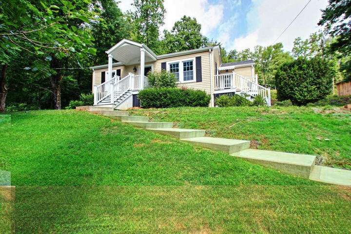 6905 Woodland Lane  Knoxville TN 37919 photo