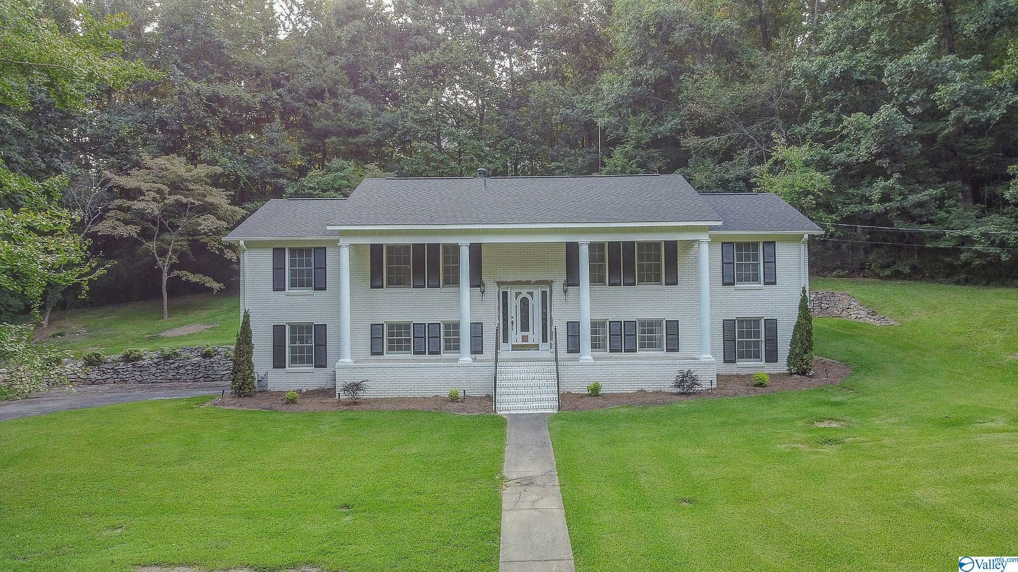 Property Photo:  128 Greenbriar Road  AL 35901 