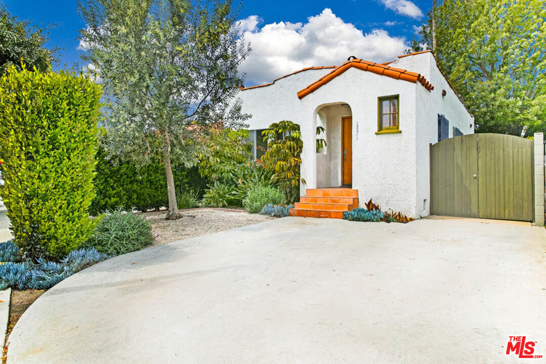 Property Photo: 12911 Zanja St CA 90066