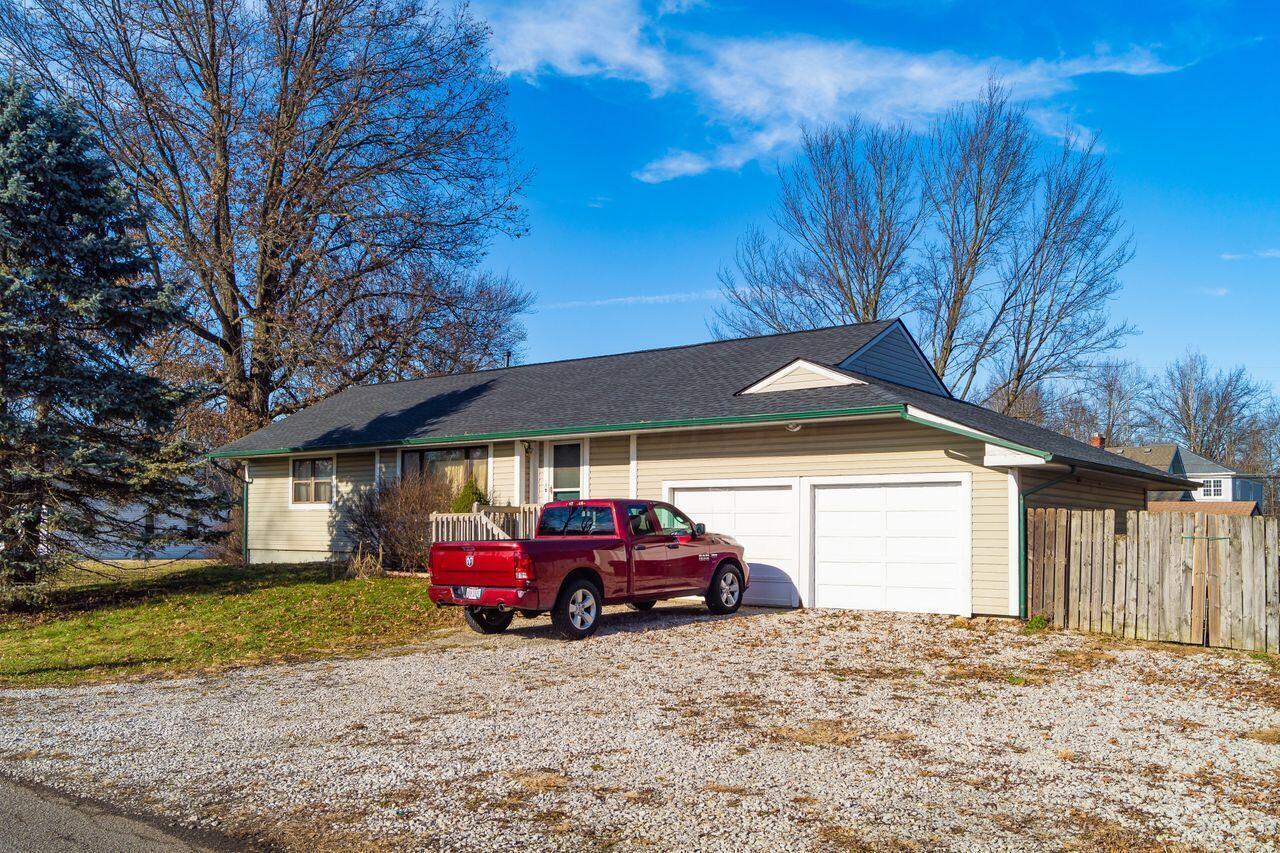 Property Photo: 2374 Kilbourne Avenue OH 43229