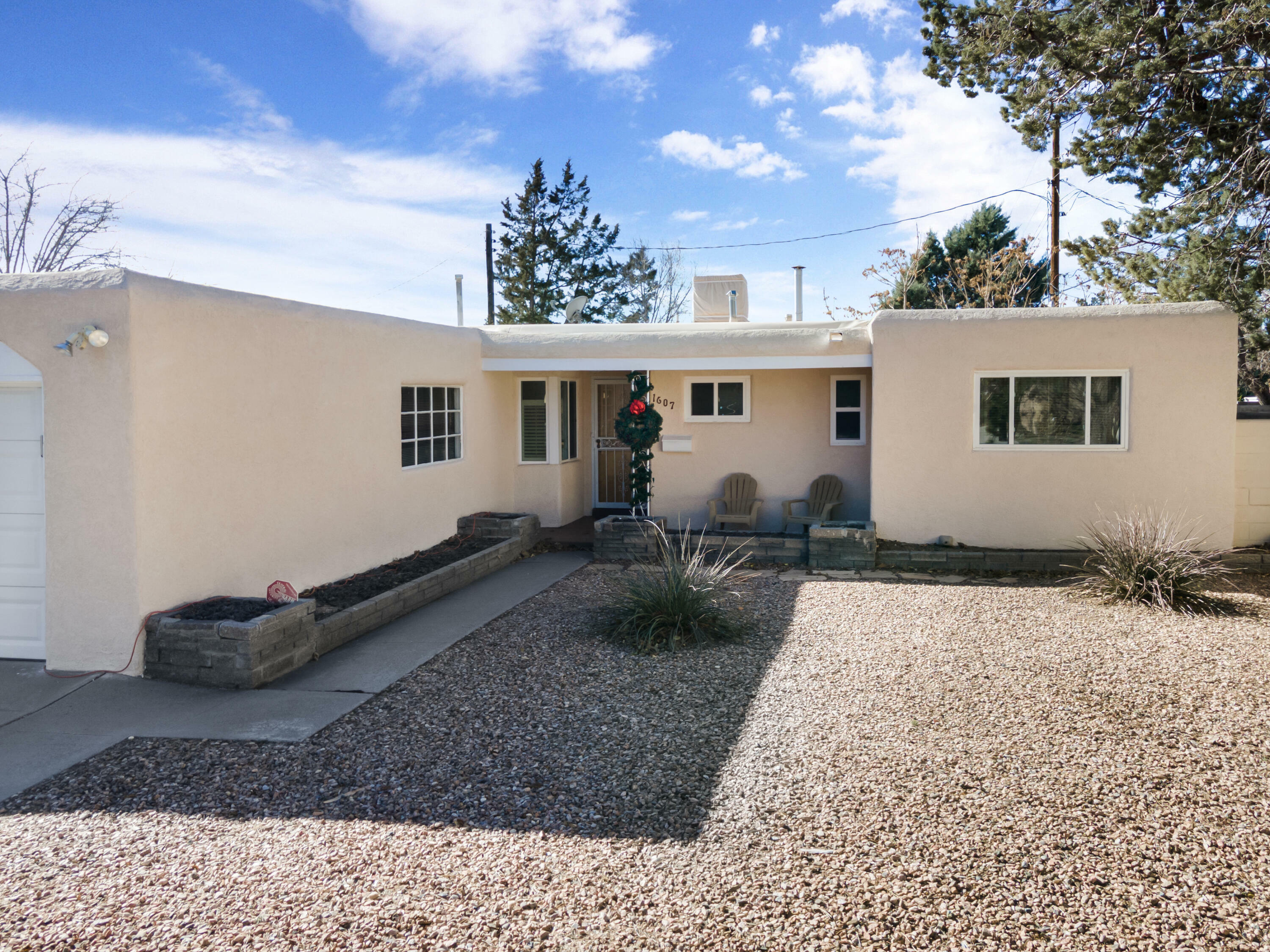 Property Photo:  1607 Katie Street NE  NM 87110 