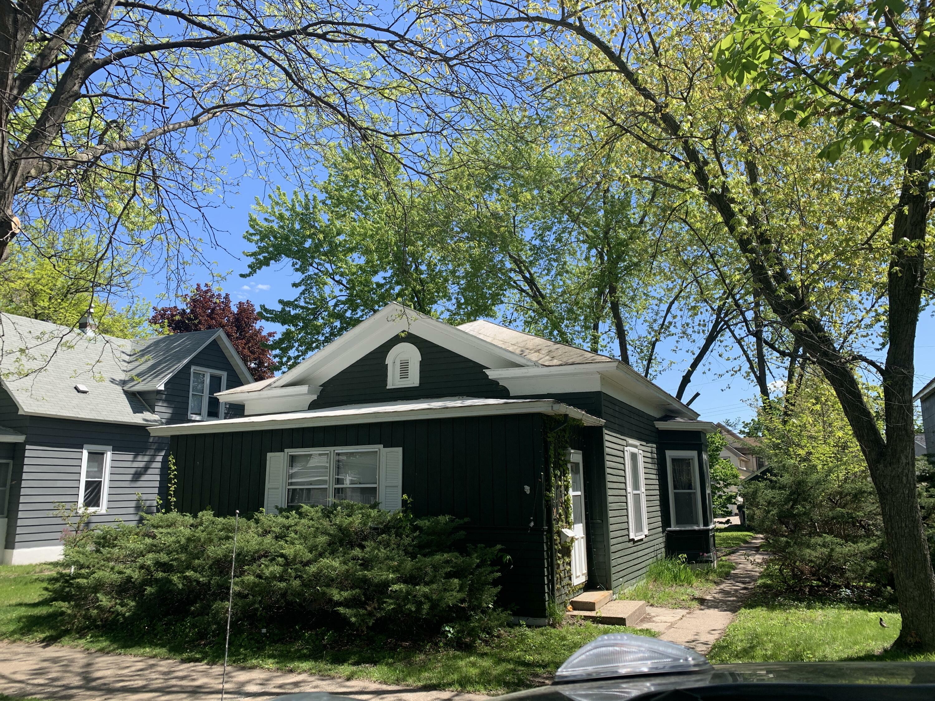 Property Photo:  1516 Charles St  WI 54603 