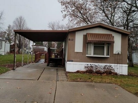 Property Photo:  613 E Wood Lane  IL 61008 