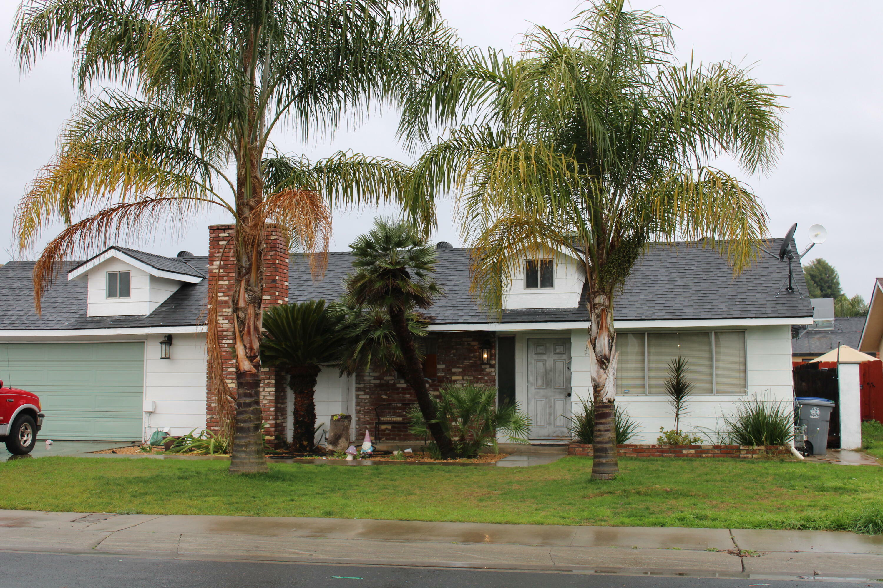 1049 Homassel Avenue  Lindsay CA 93247 photo