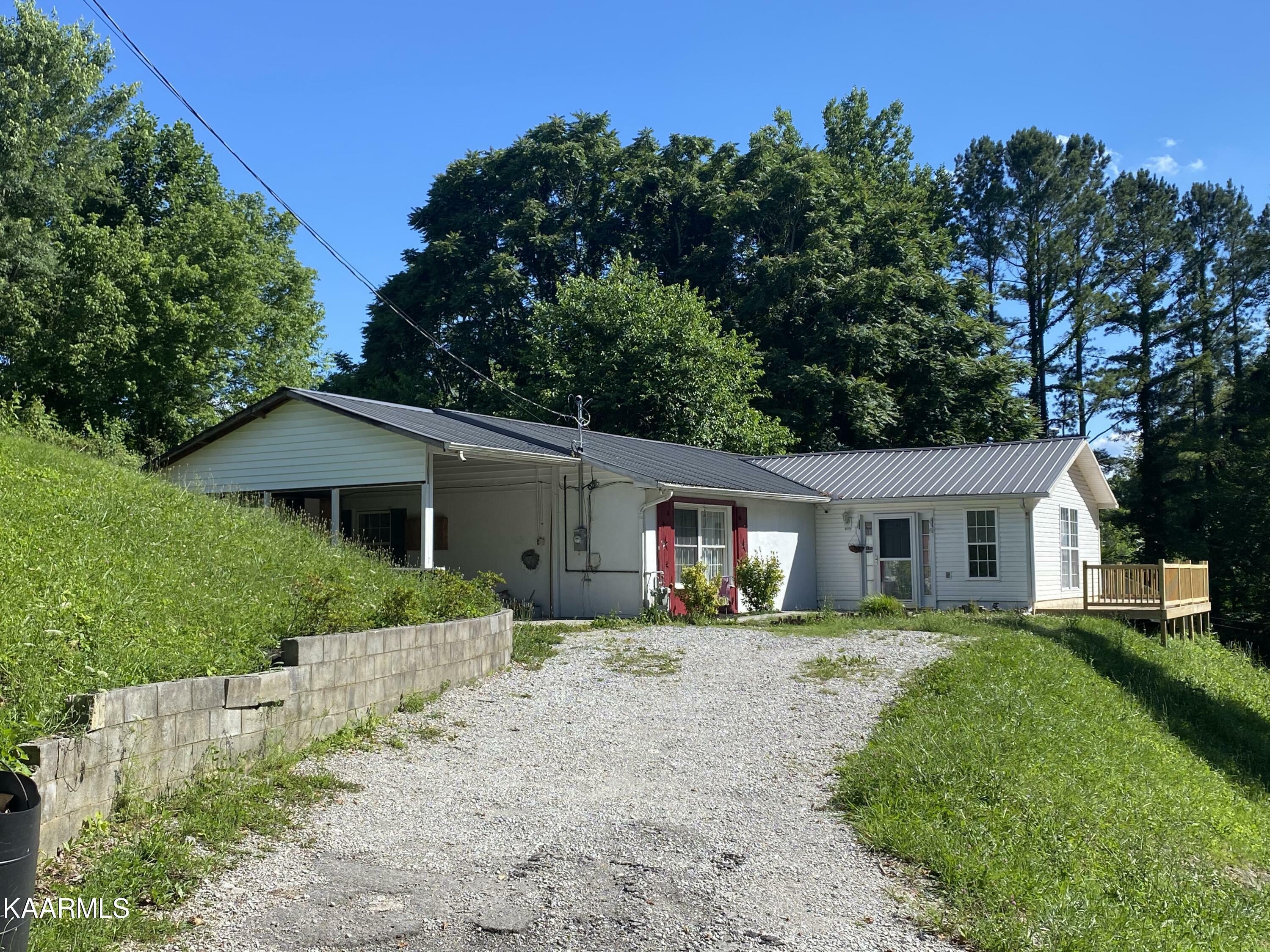 Property Photo:  1021 W Elm St  TN 37766 