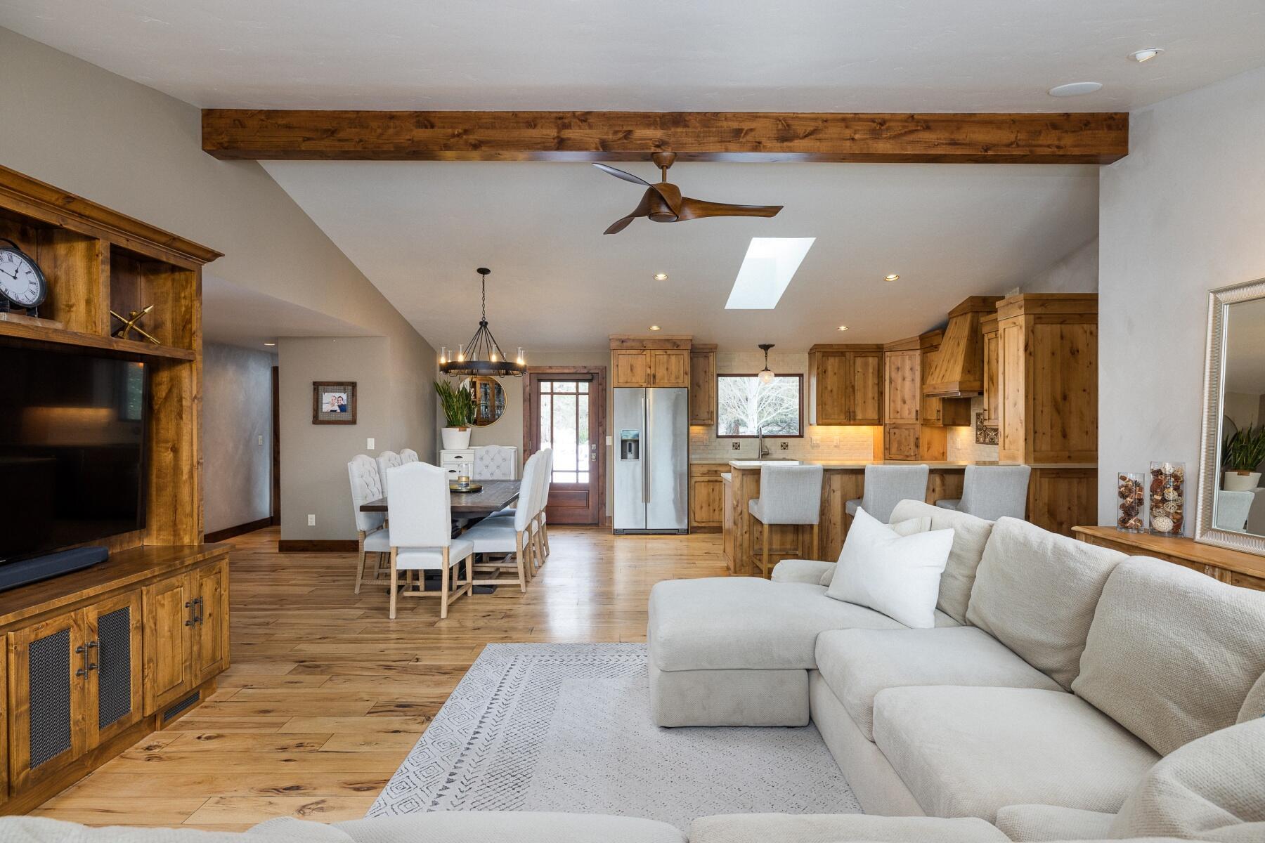 Property Photo: 64568 Boonesborough Drive OR 97701