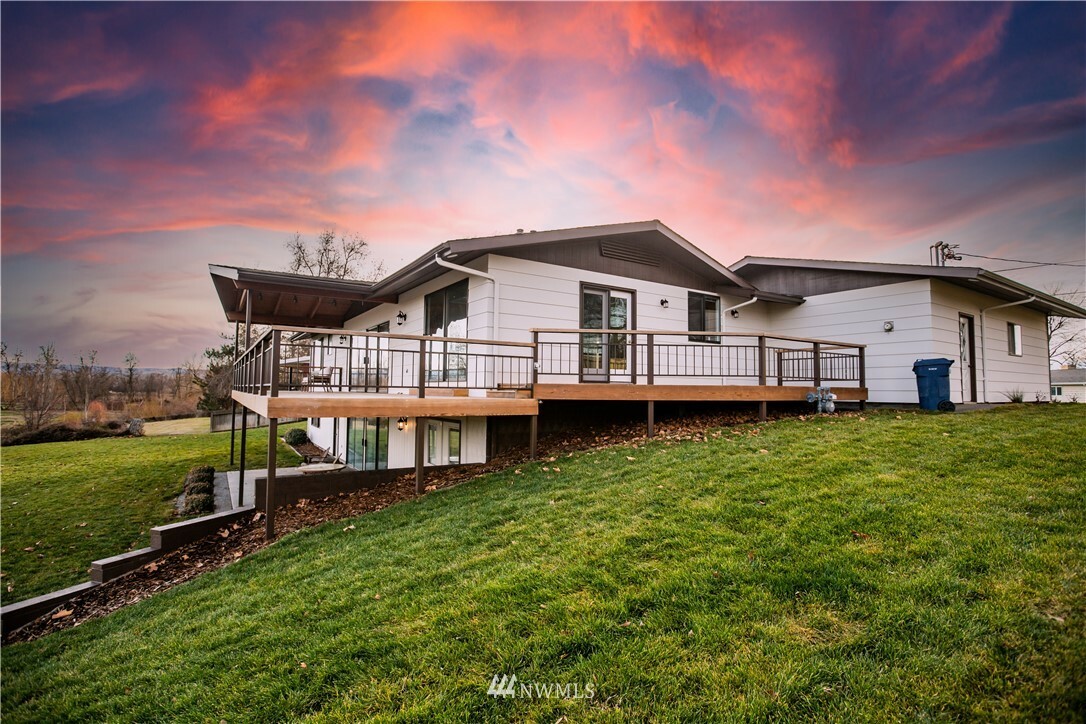 Property Photo: 1319 Barleen Drive WA 99362