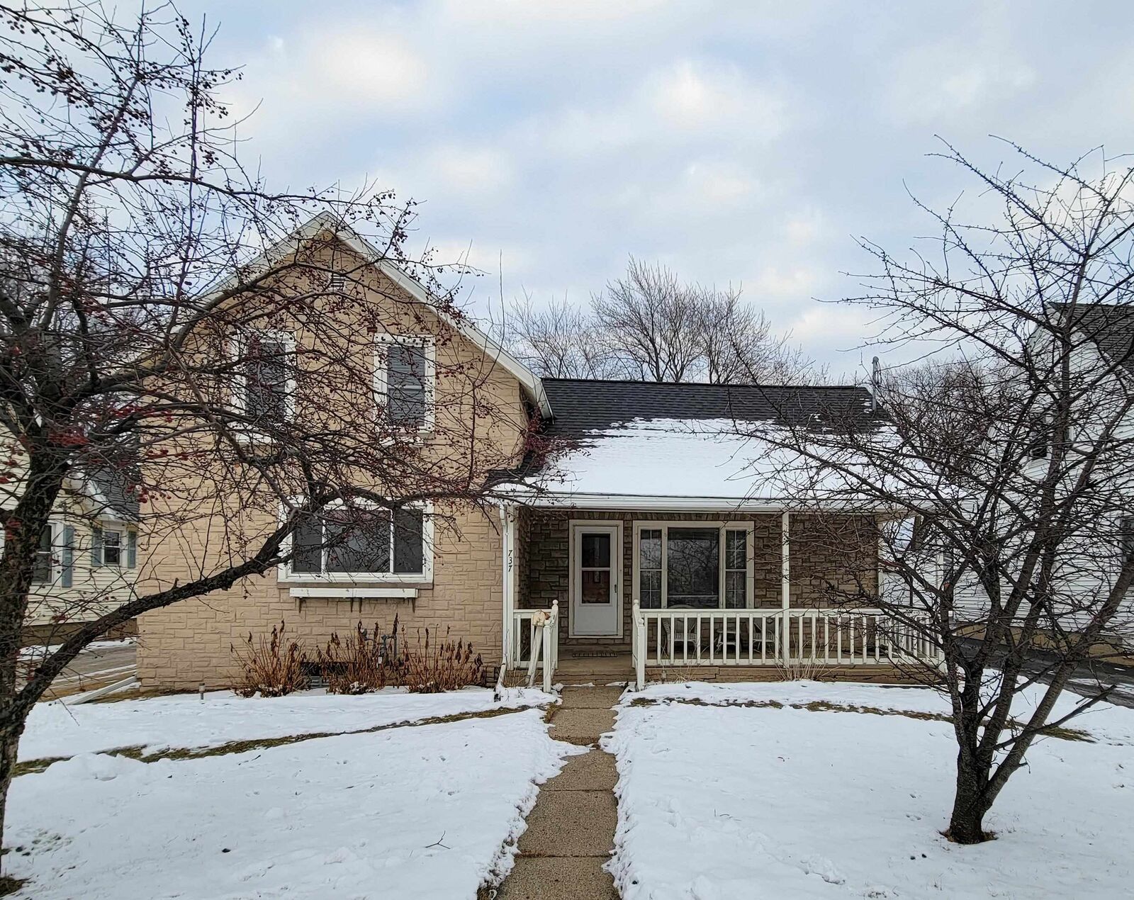 Property Photo: 737 Racine Street WI 54952-2363
