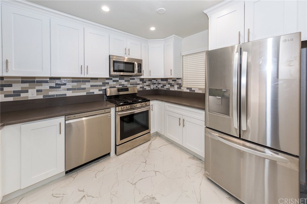 Property Photo:  4549 Haskell Avenue 3  CA 91436 