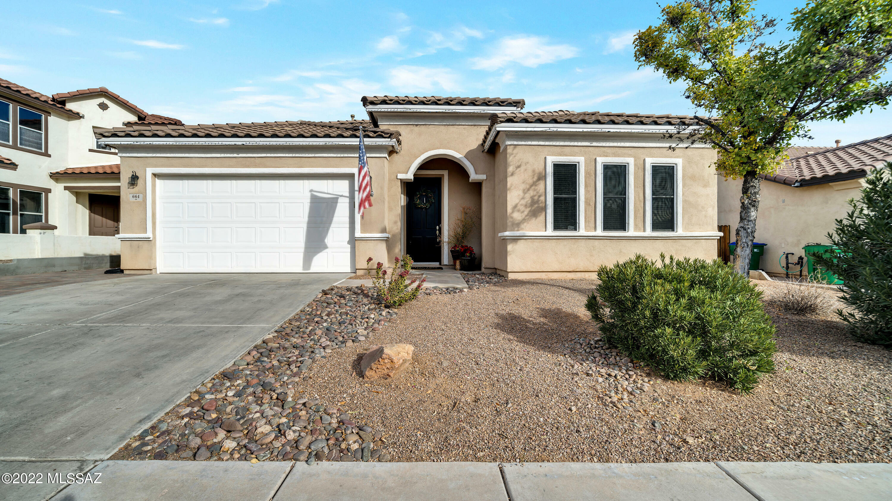 Property Photo: 664 W Calle La Bolita AZ 85629