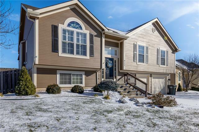 Property Photo: 927 Southfork Street KS 66043