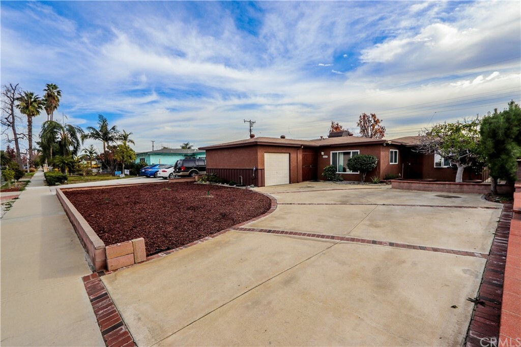 Property Photo:  1537 W Flora  CA 91762 
