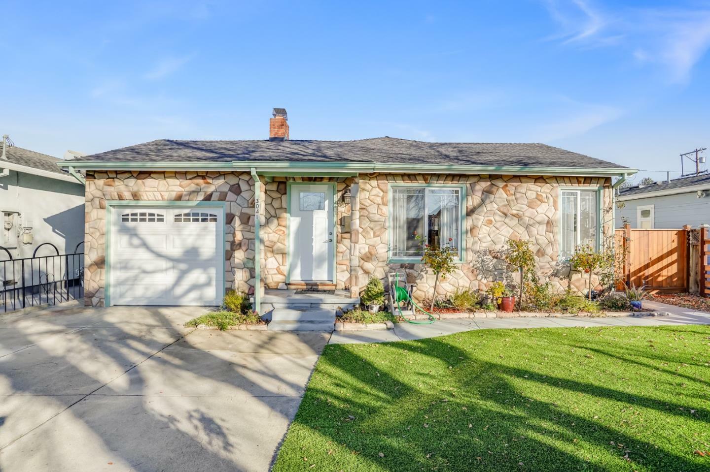 Property Photo:  3041 Page Street  CA 94063 