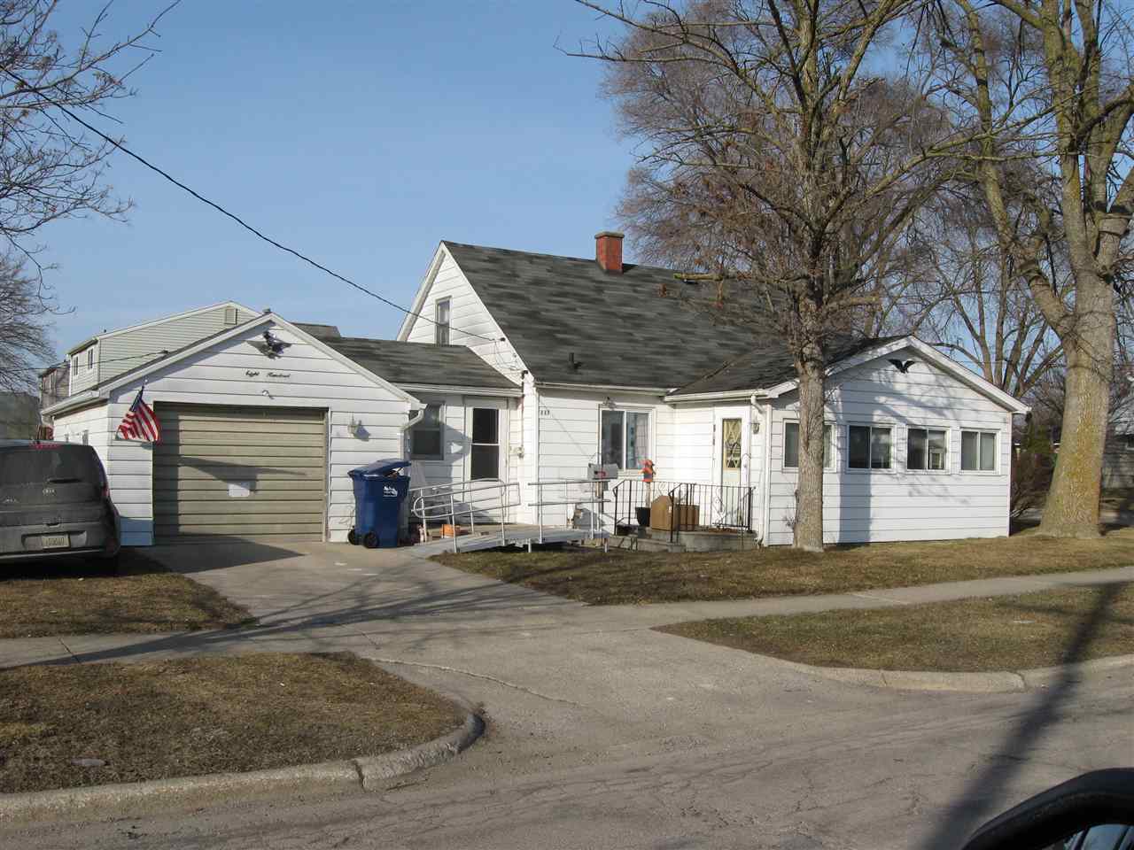 Property Photo:  800 W Ivy  MI 48706 