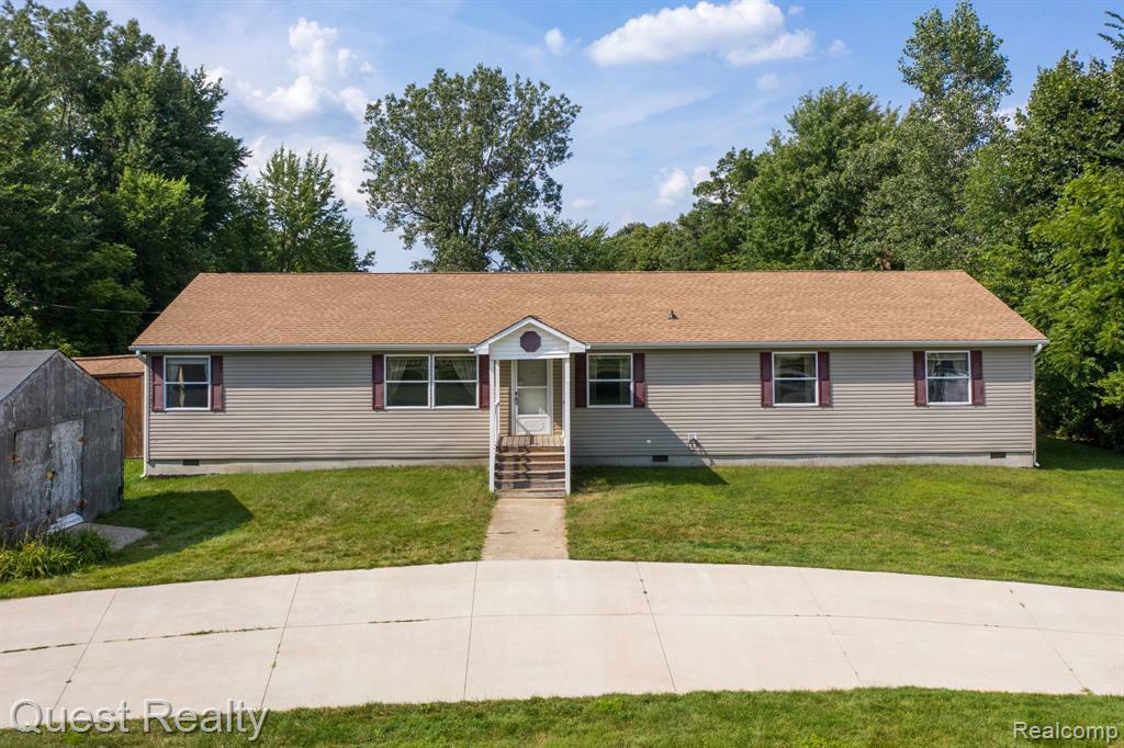 Property Photo:  8309 E Newburg  MI 48429 1569 