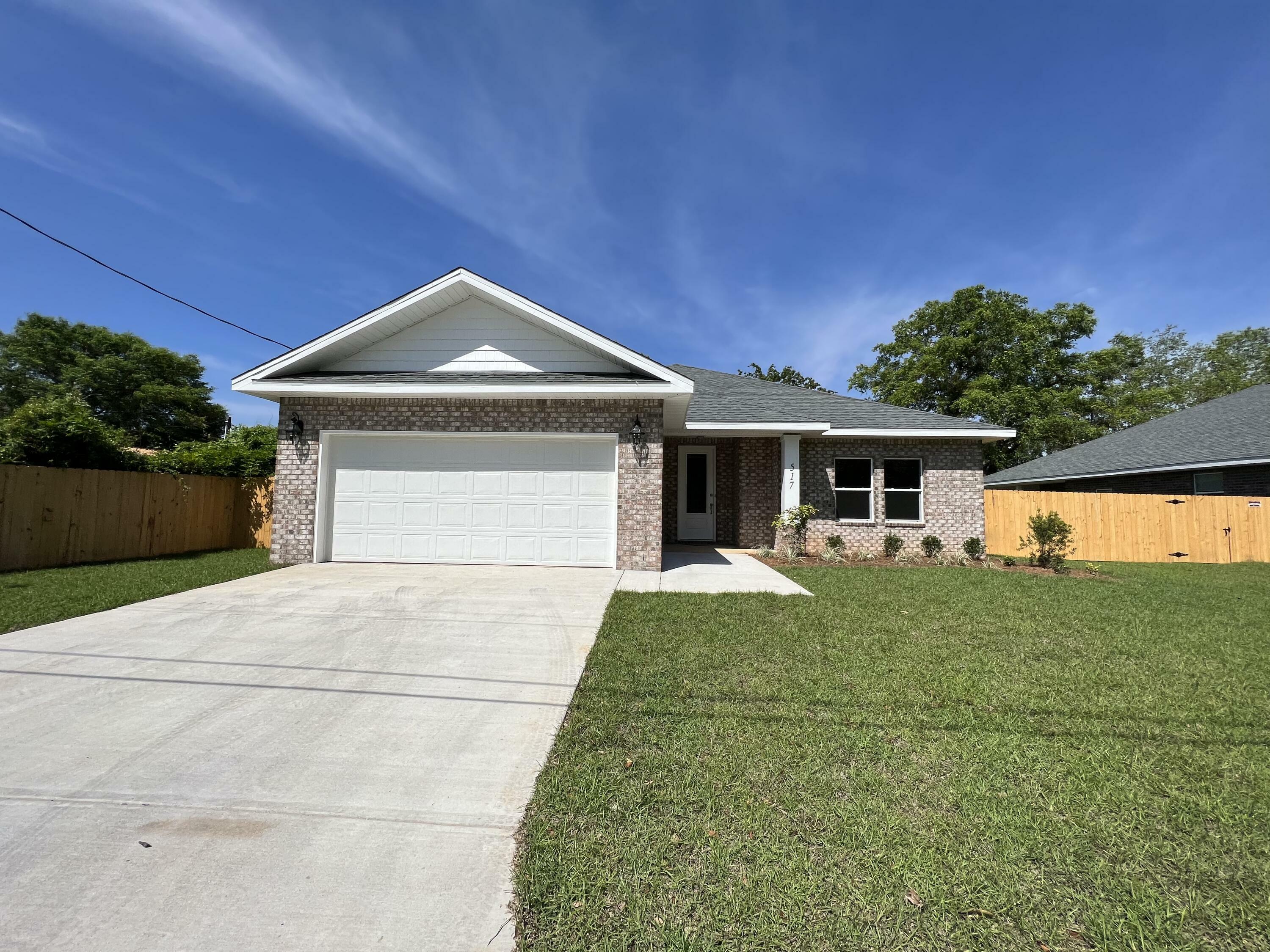 Property Photo: 517 Friendship Road FL 32569