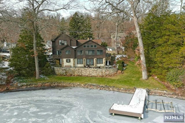 Property Photo:  21 Oakwood Trail  NJ 07871 