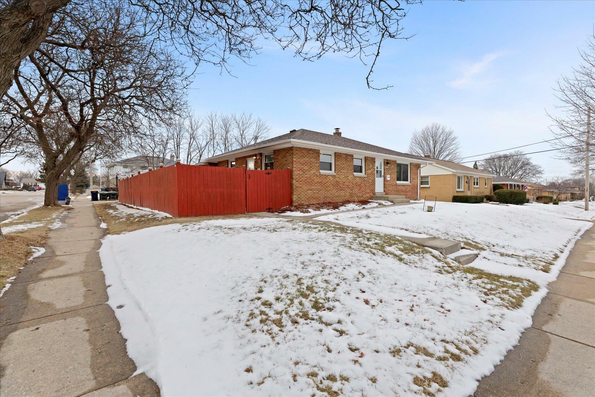 Property Photo: 9603 W Manitoba St WI 53227