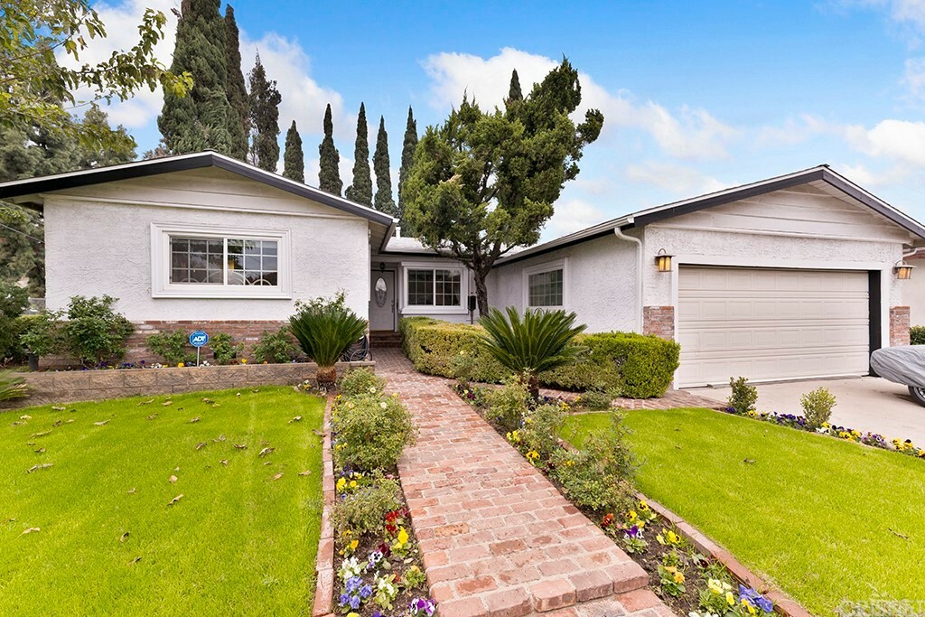 Property Photo:  15957 Vincennes Street  CA 91343 