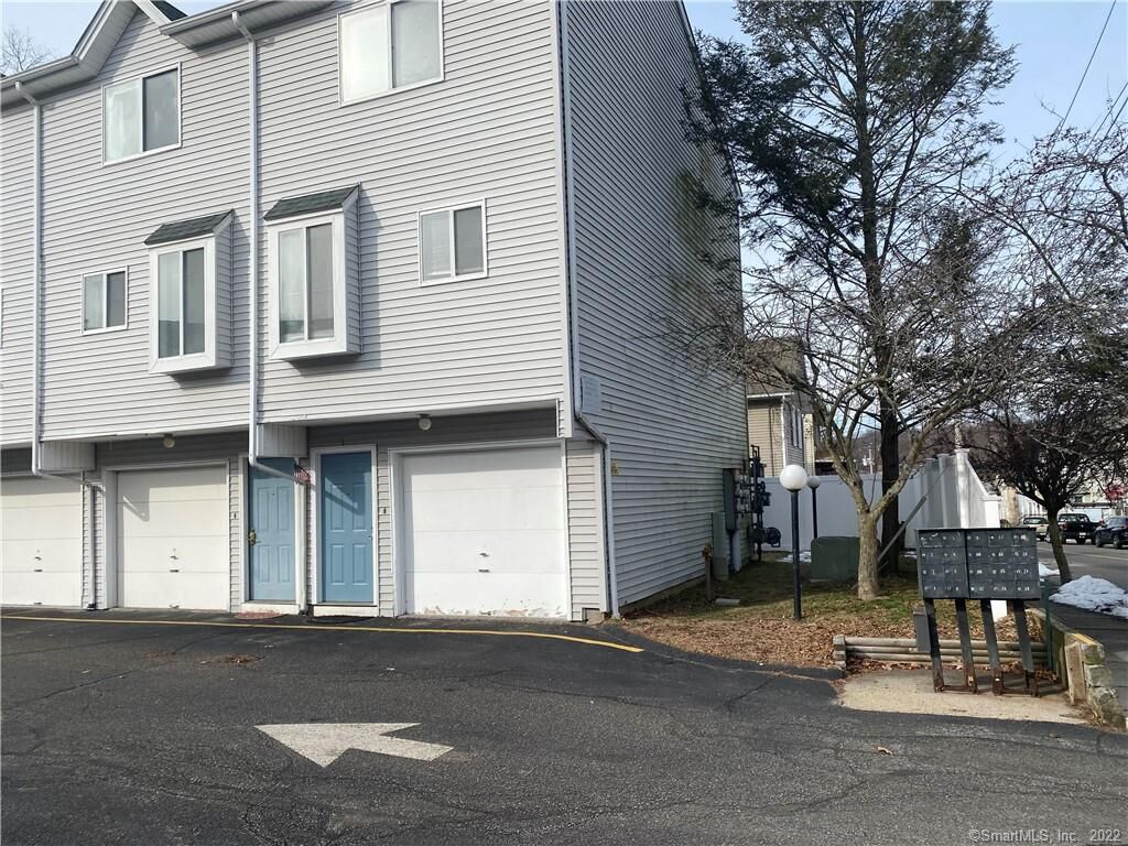 Property Photo:  10 Hawthorne Avenue 2  CT 06418 