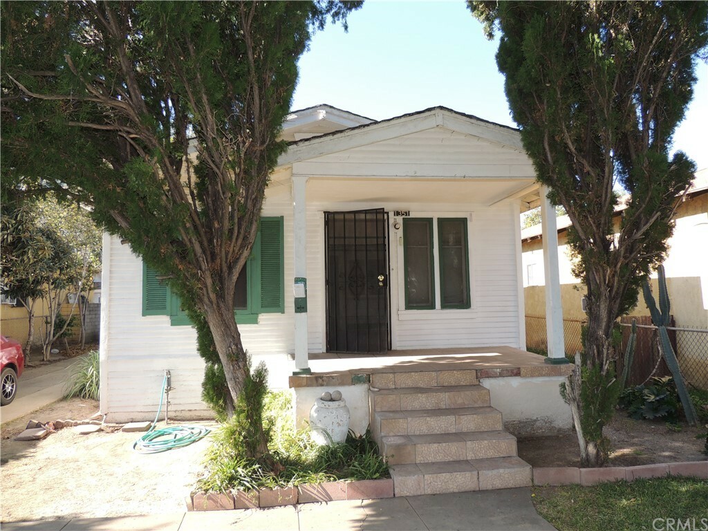 Property Photo:  1351 S Downey Road  CA 90023 